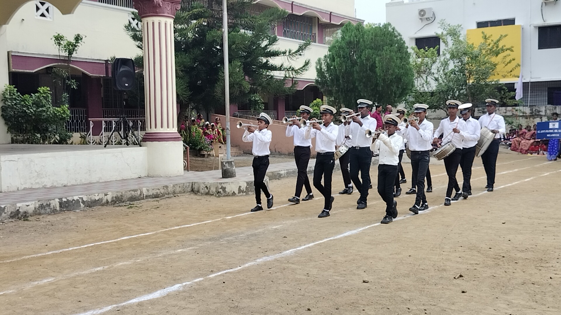 BAND 